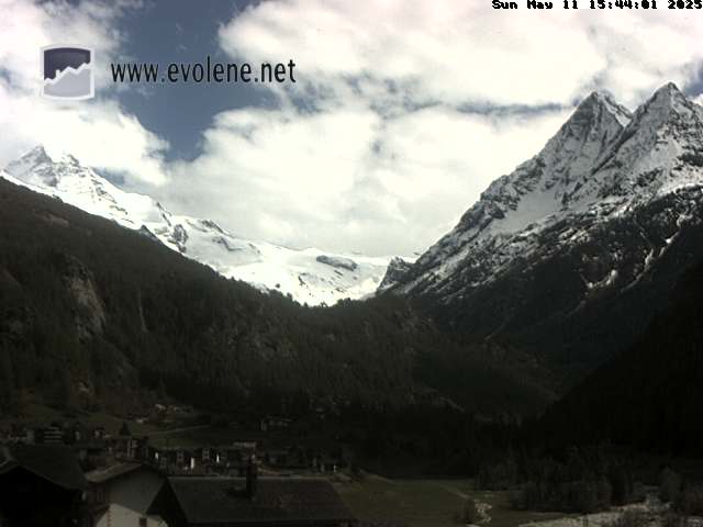 Webcam Evolène - Vue sur la Dent-Blanche et les Dents de Veisivi depuis le Chalet Bellevue à Evolène